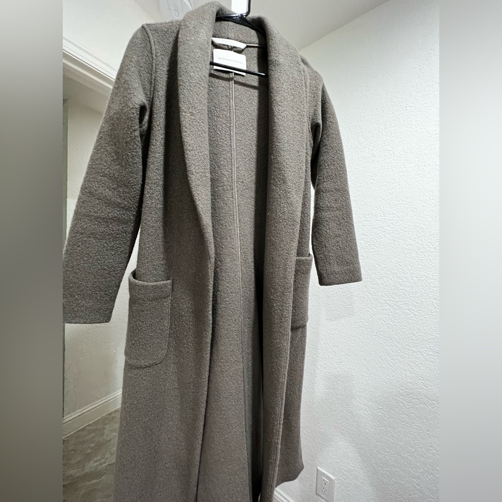 Aritzia The Group by Babaton Luxe Lounge Wool Jacket in color Bristle, size XXS